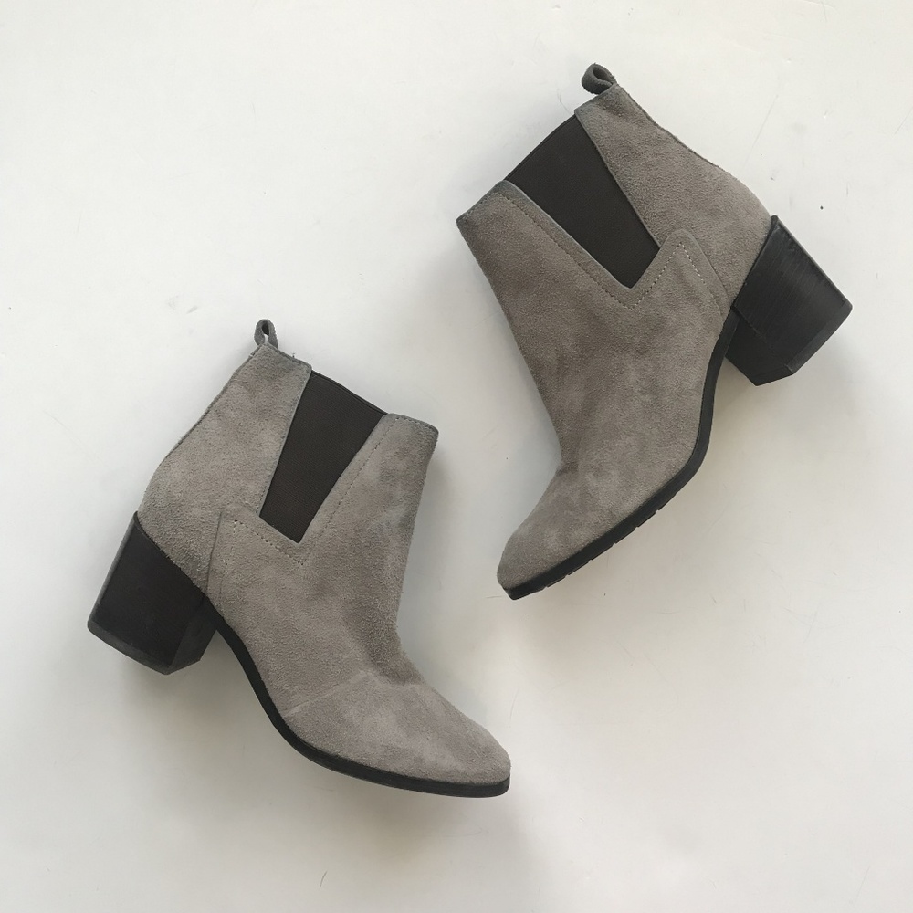 BLOWOUT SALE Pour La Victoire gray suede booties - Picture 5 of 8
